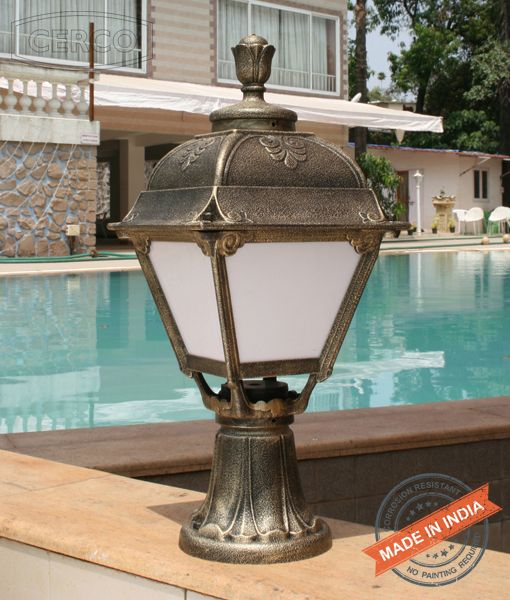 Loose-fit round neck sweater