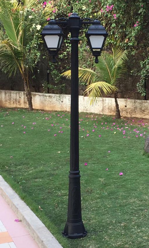 Loose-fit round neck sweater