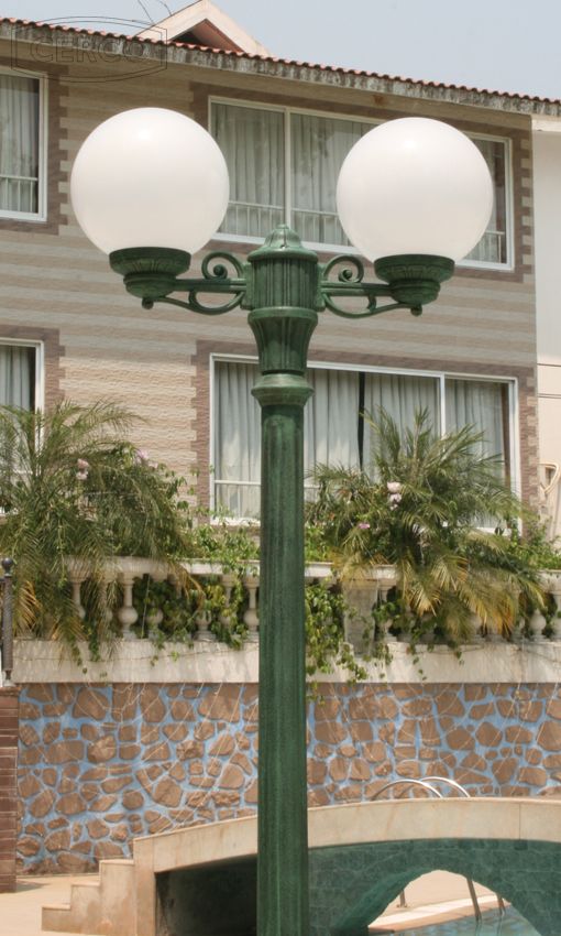 Loose-fit round neck sweater