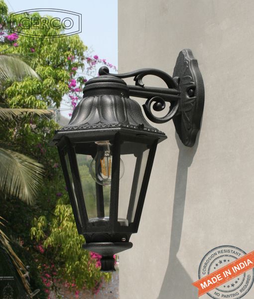 Loose-fit round neck sweater